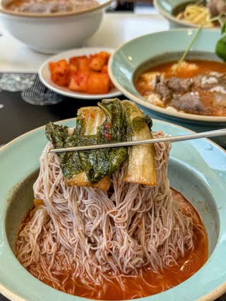 대가물비빔냉면 — 시원한 육수와 비빔 양념을 함께 즐기는 별미 냉면